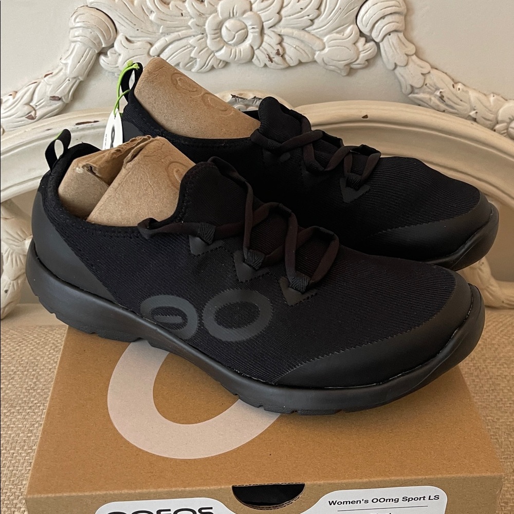 OOFOS women Black Lace-Up Recovery Sneakers - Picture 3 of 5